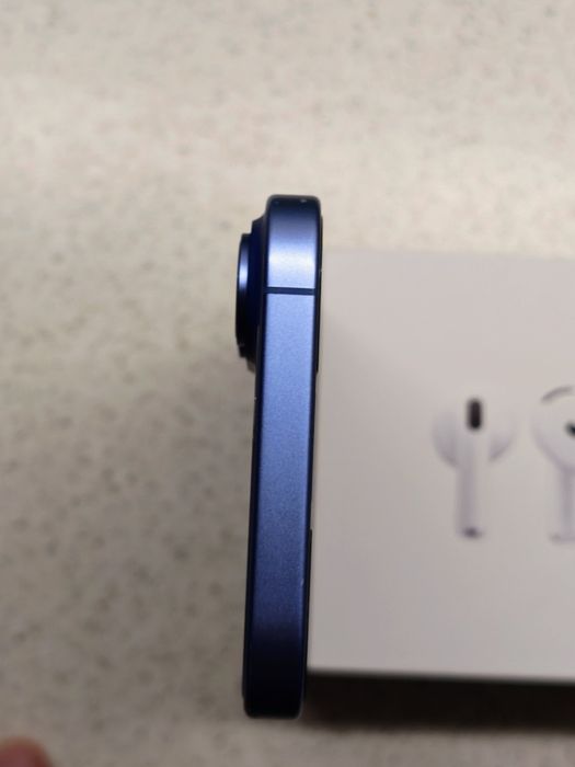 iPhone 16 256 GB UltraMarine Blue - Stare foarte buna