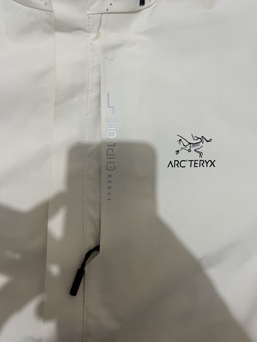 Продам куртку-ветровку Arc’ terix