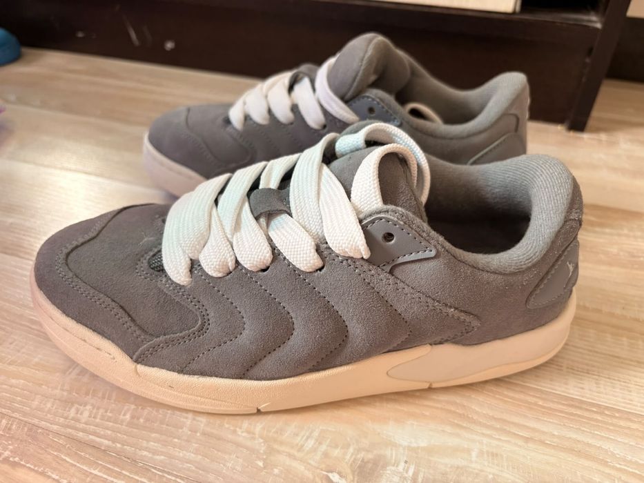 Nike Air Jordan.
