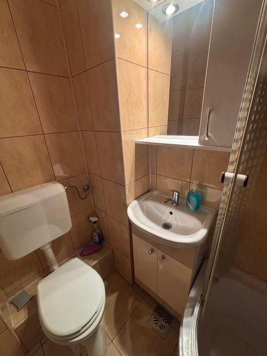 Inchiriez apartament cu 3 camere la 1 minut de Colina