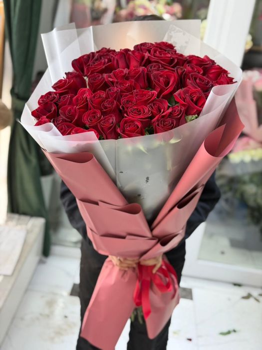Высокие розы! Красные , белые , розовые