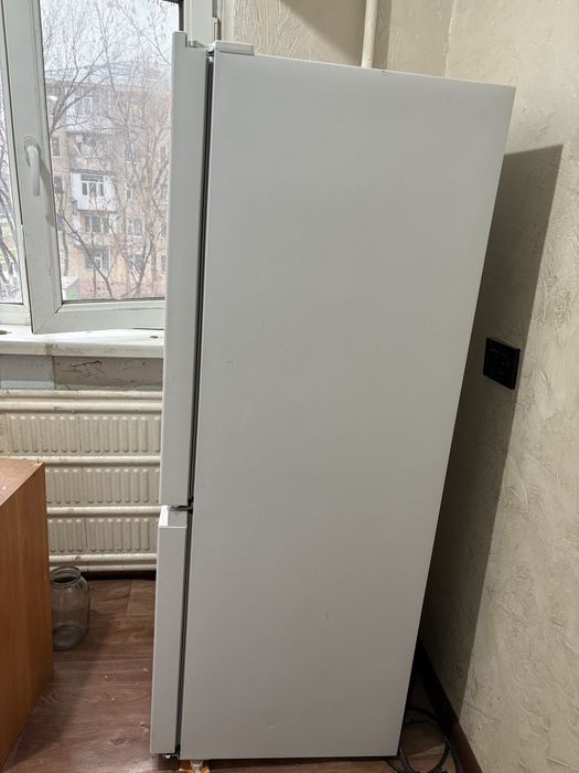 Холодильник HISENSE