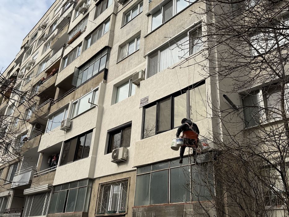 Външна изолация от скеле и алпинисти с въжета и трудно достъпни места
