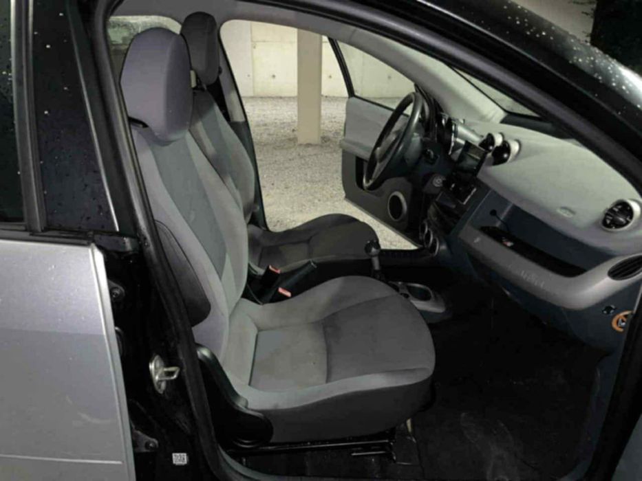 Vând Smart Forfour 1.2 Benzina 

SMART FORFOUR 
An 2006 

Motor 1.2 b