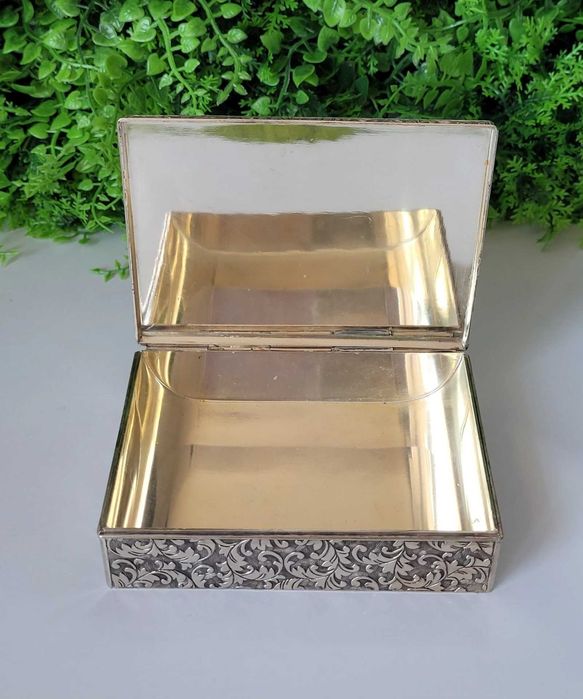 Tabacheră veche sau "trinket-box"