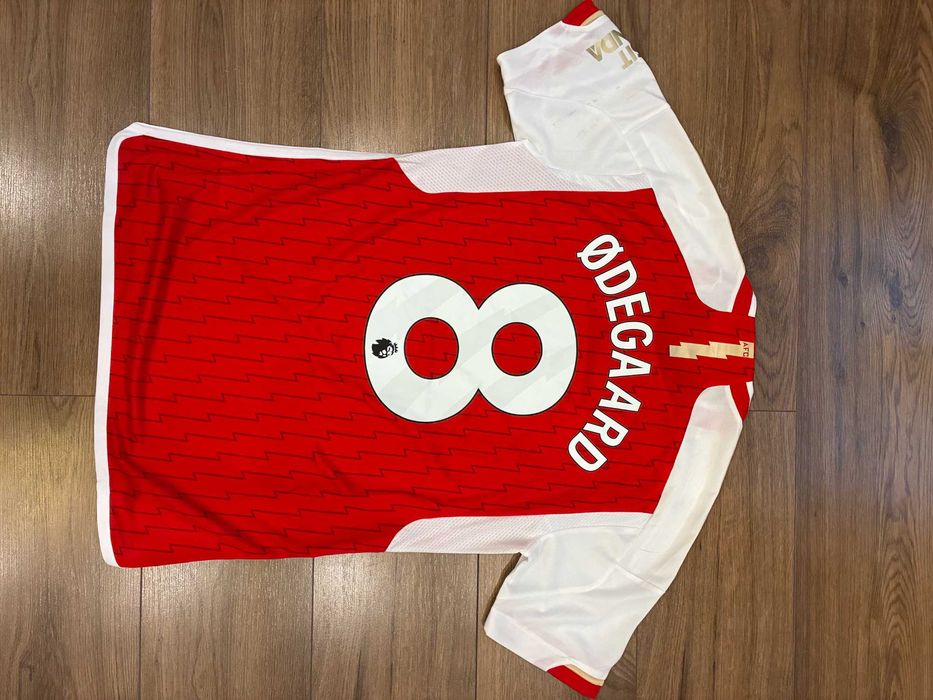 Нов оригинален екип на Арсенал размер M