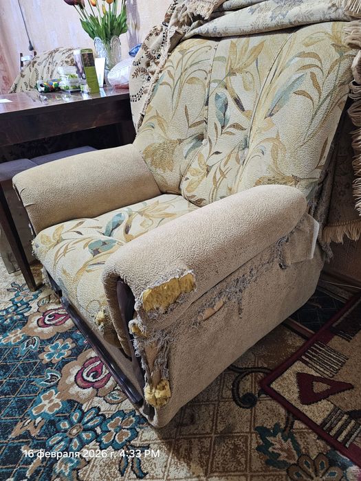 Диван и 2 кресла на дачу бесплатно