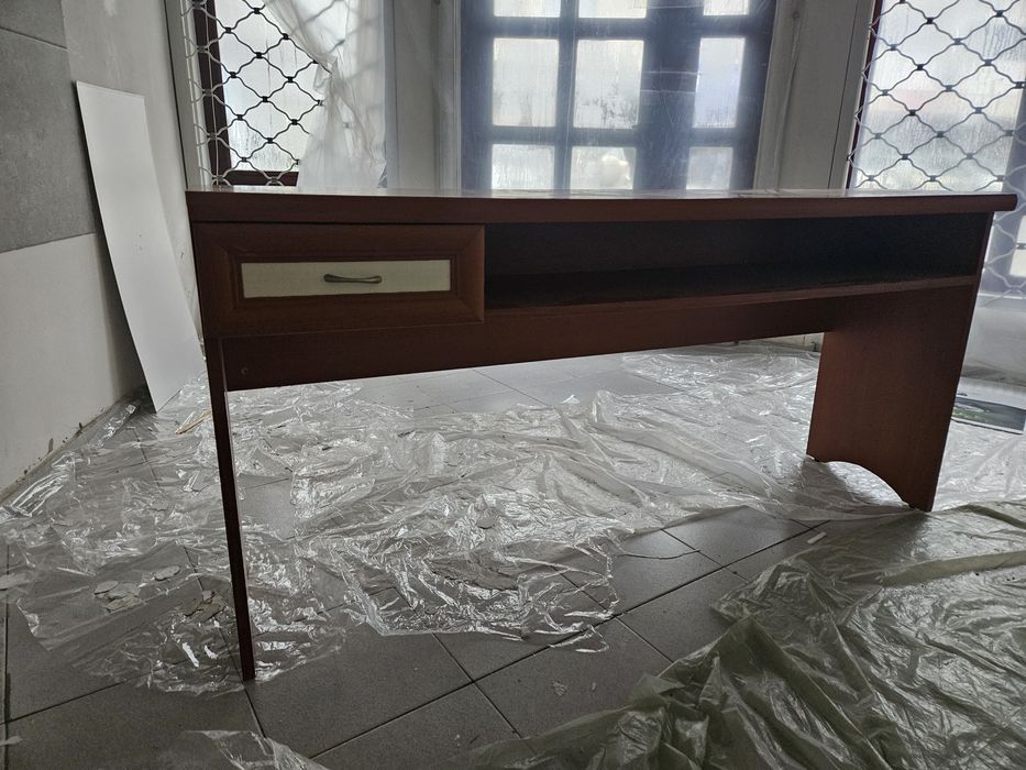 Продавам маса-бюро