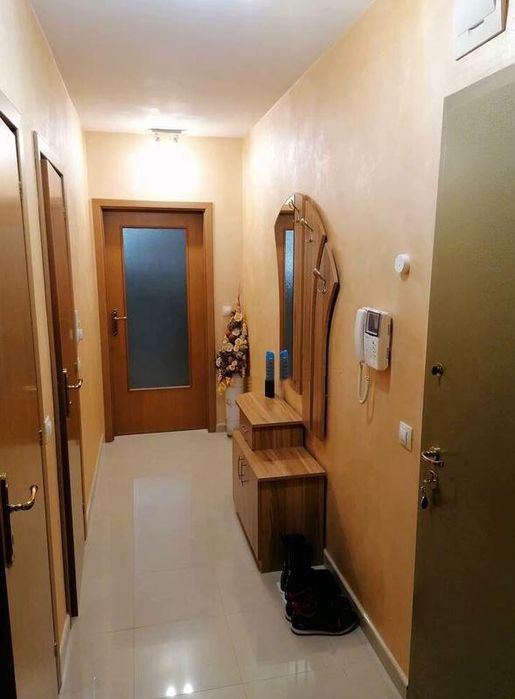 Дава се под наем Тристаен апартамент в Бургас, Възраждане - 90 кв.м за 663 € - Снимка #2