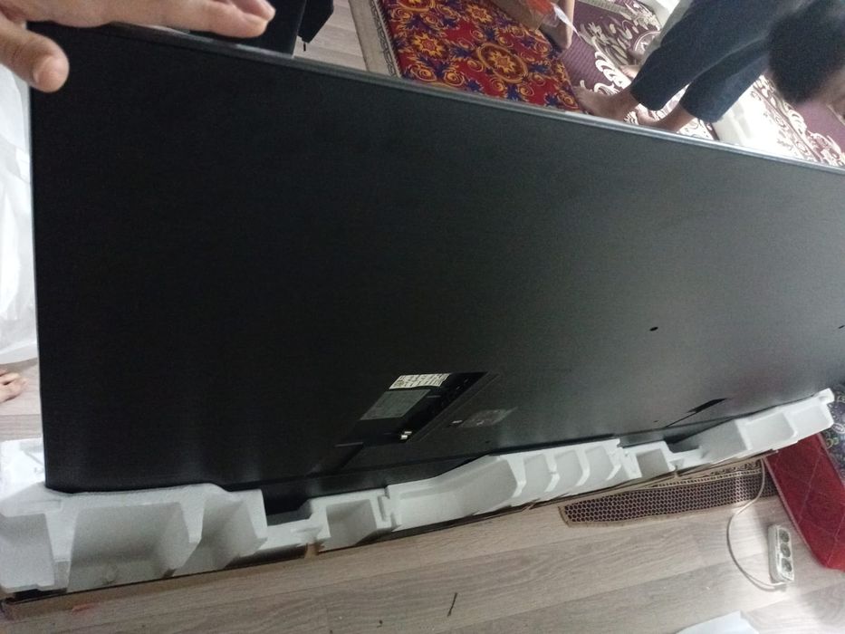 Продам телевизор Самсунг 75