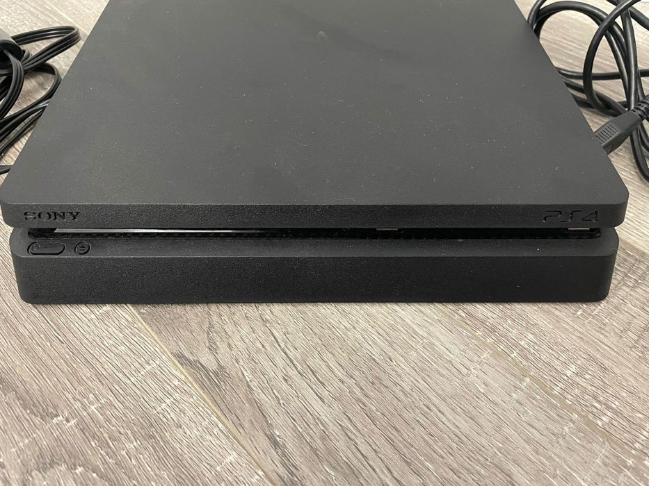 Продам PlayStation 4