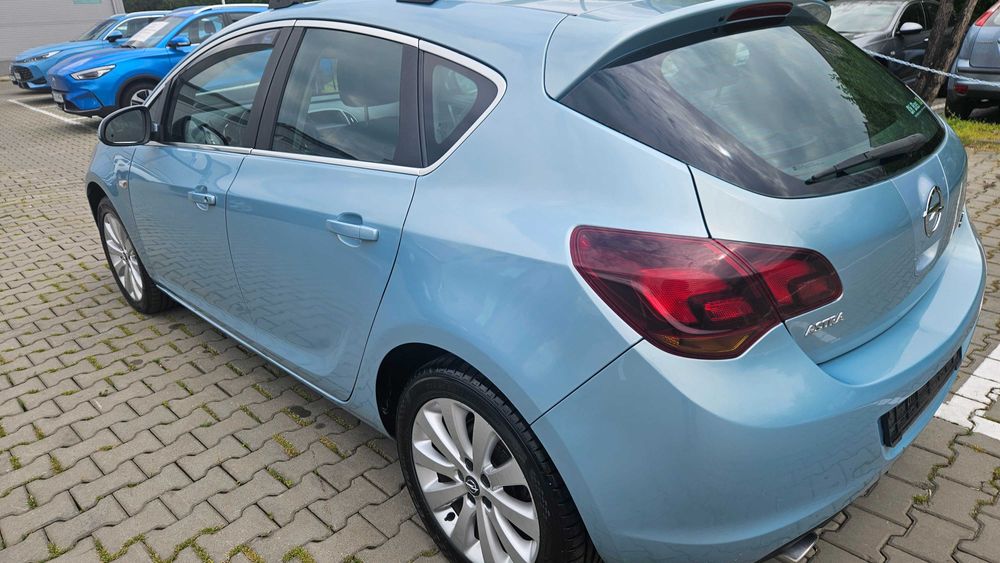 Auto Opel Astra J