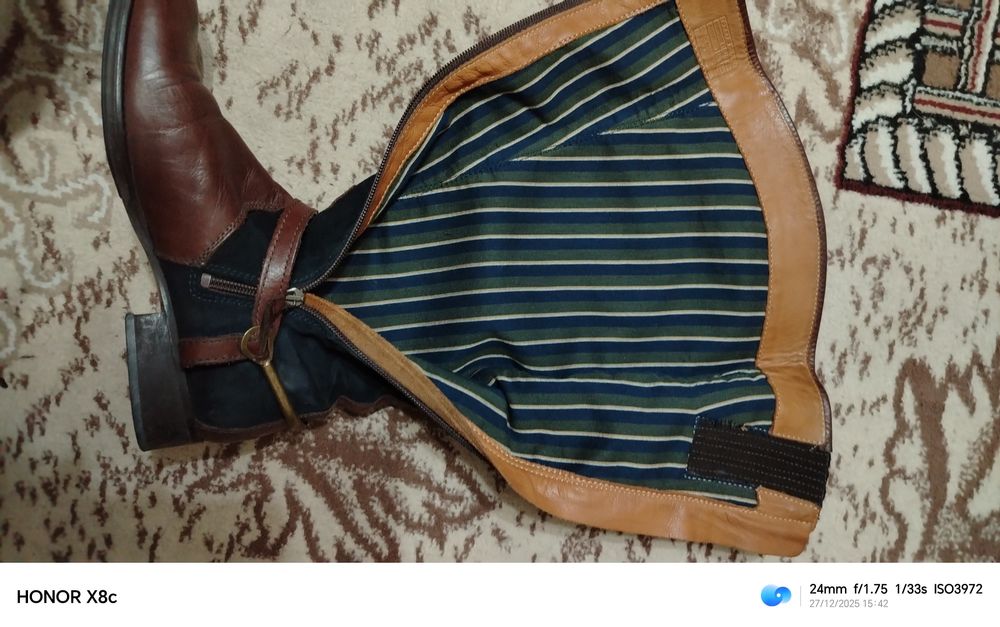 Продаю женские сапоги