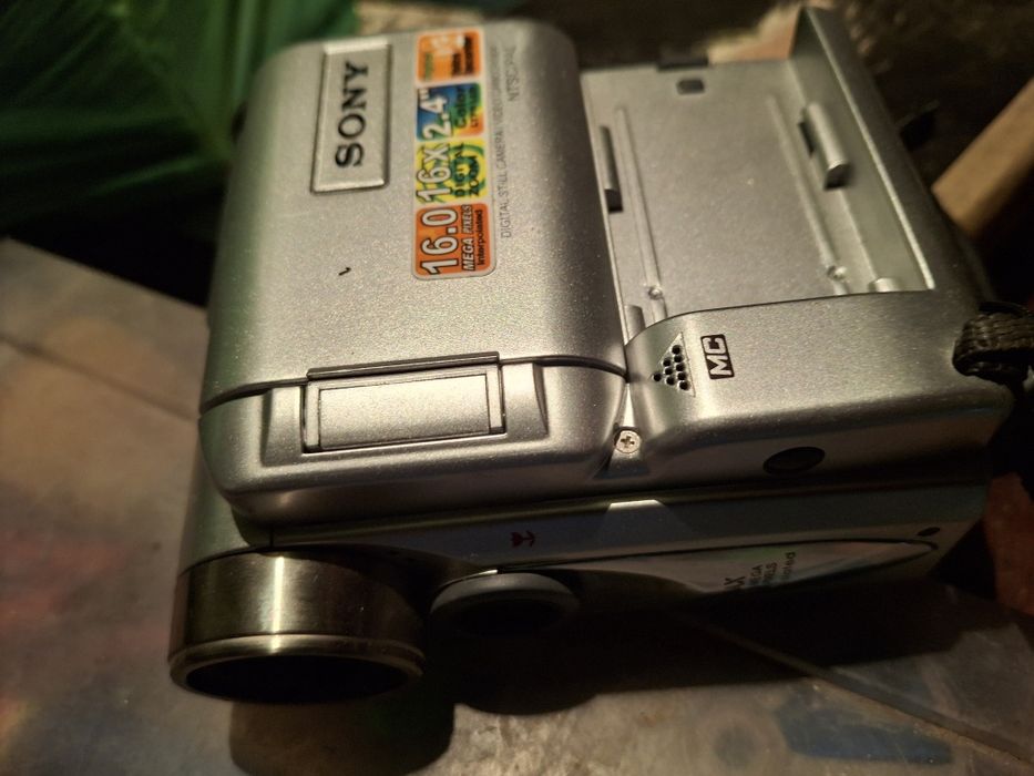 Видеокамера  б у   нет батареи