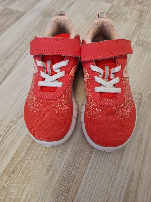 Adidasi fetite Decathlon