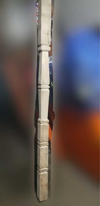 Stâlpi sculptați din lemn