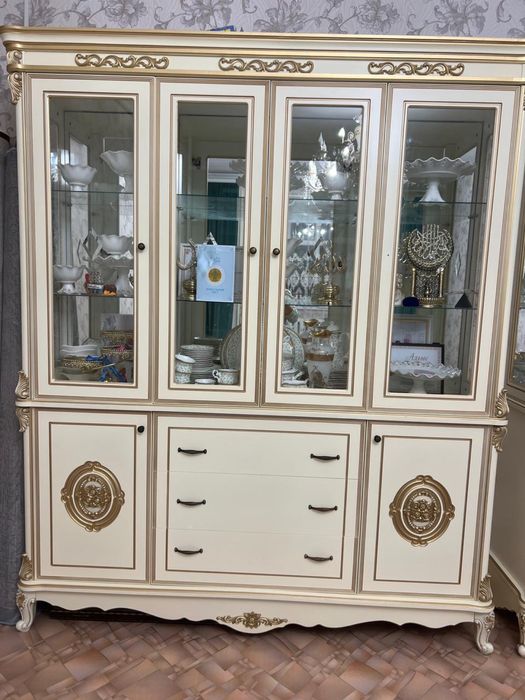 Горка, Шкаф витрина