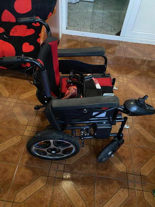 Scaun cu rotile electric