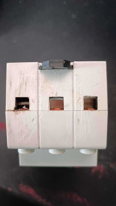 Releu de protectie tensiune monofazat 32A DigiTop VP-32A