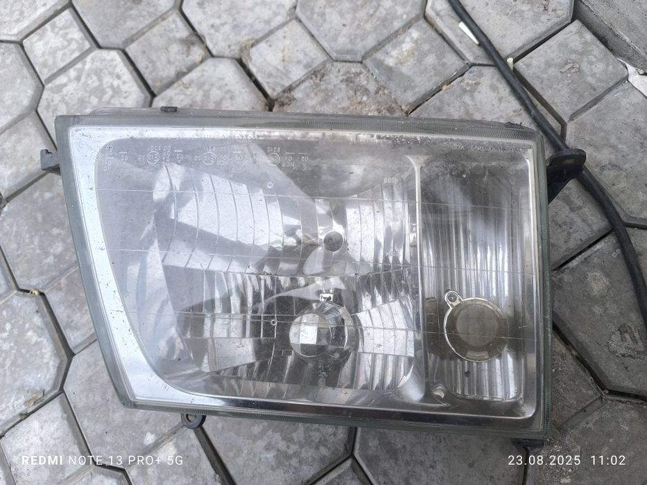 Продам фару Лаэнд Крузер 100правая