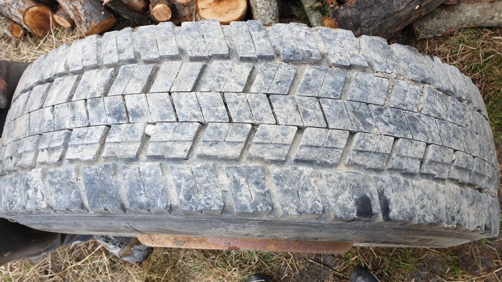 Джанта с гума 275 70 22.5 семперит