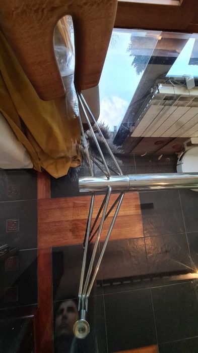 Дизайнерска италианска висока стъклена трапезна маса