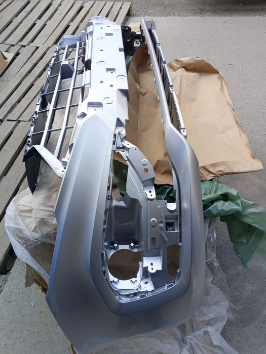 Бампер лада Веста в цвет