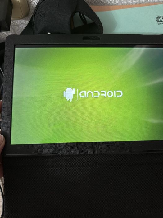 Планшет с клавиатурой и мышкой