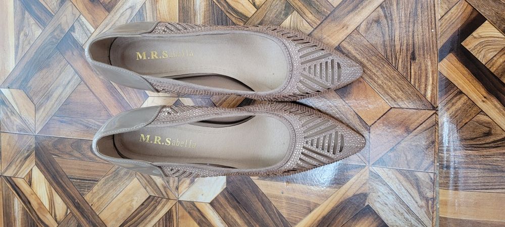 Pantofi eleganți dama.