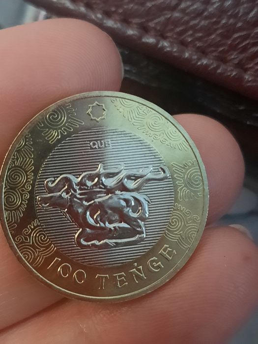 Ппродам монету в номиналом 100 тенге.е