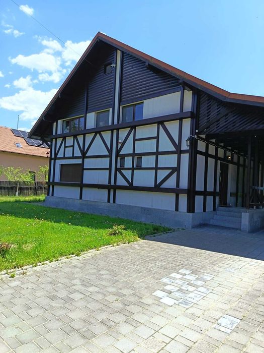 De inchiriat vila la munte minim 1 an