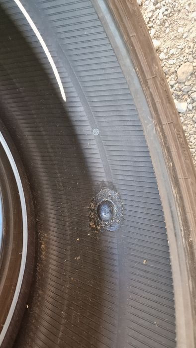 Anvelope 305/40R20 marca Bridgestone, DOT 2021,7 mm