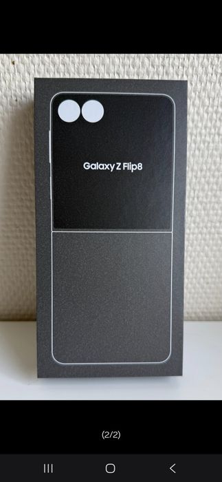 Samsung Z Flip 8 Sigilat culoare Graphite , spațiu de stocare 256 Gb