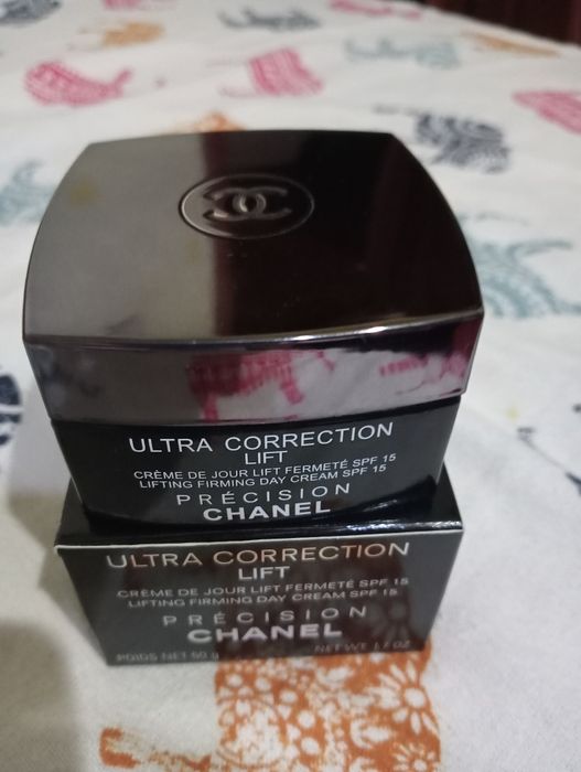 Vând genți originale piele, machiaj, creme, rochii mireasa