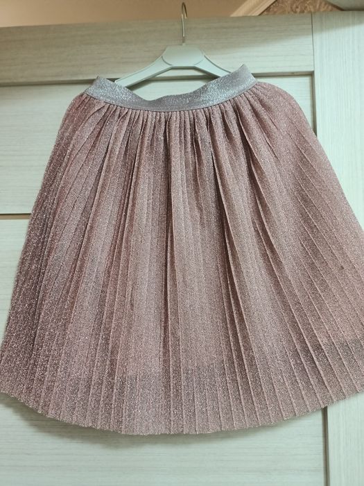 Продам симпатичную юбку на девочку