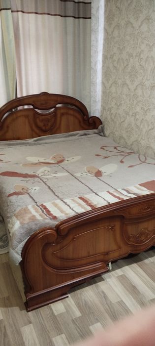Продам спальный гарнитур