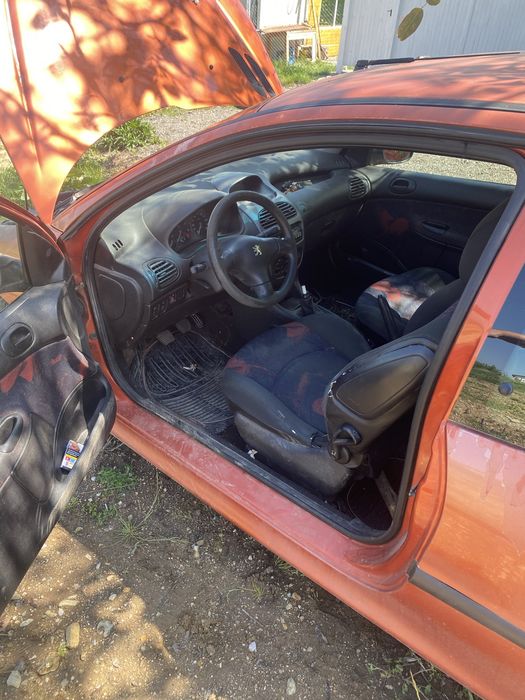 Пежо 206 - части. В движение е. Нов съединител, джанти.