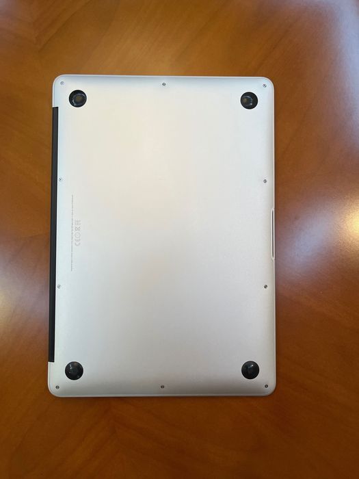 MacBook Air 13" 2017 / i5 / 8 ГБ / 128 ГБ SSD