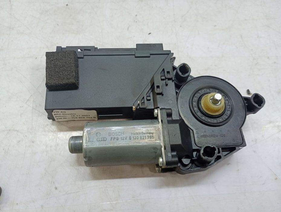 Motoras geam dreapta fata 7l0959792a Volkswagen Touareg 1 (7L) (2002 - 2007) 3.0 tdi CAS 3.0 tdi CAS