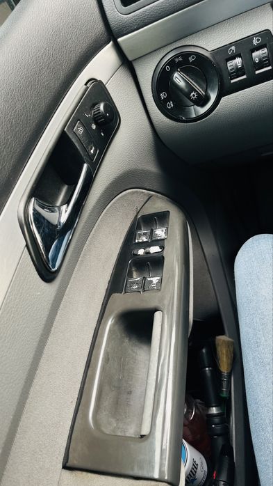 Vand 2200eur sau schimb cu benzina motor mic Vw Touran 2005 pornire mo