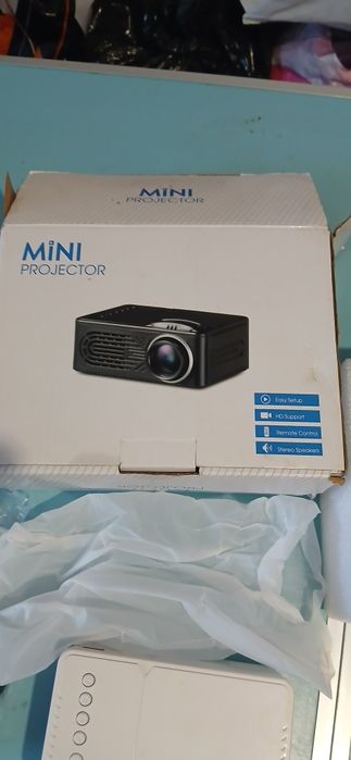 Videoproiector LED portabil