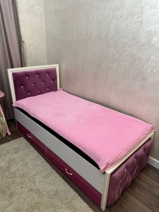 Детская кровать и мебель