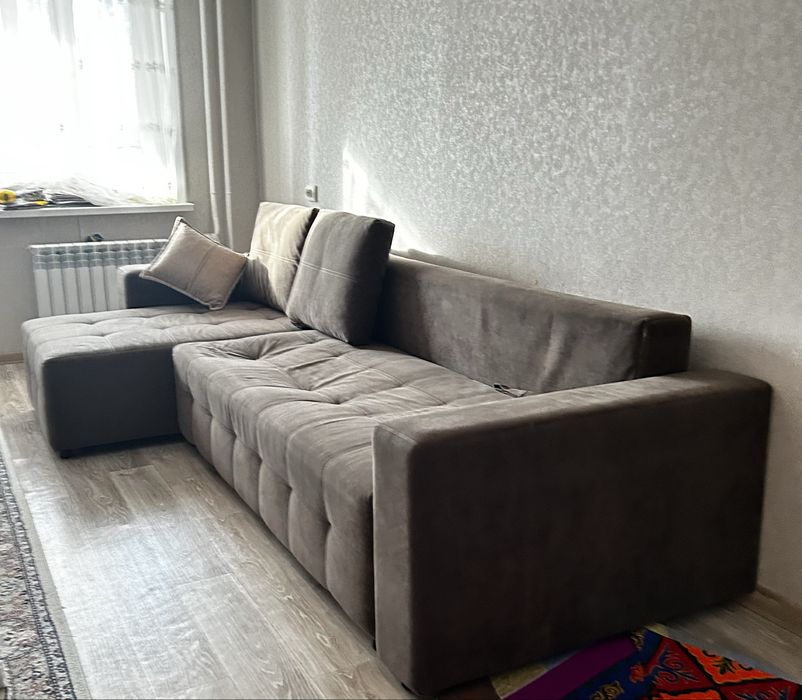 Продам диван угловой,угол универсальный