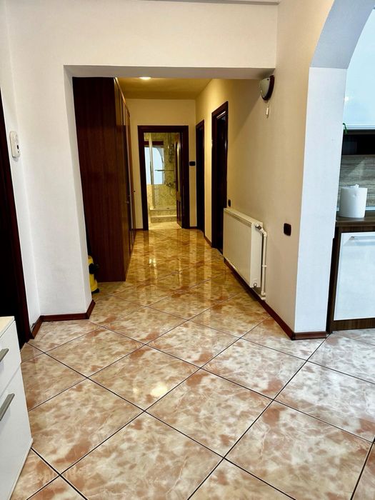 Închiriez apartament 3 camere