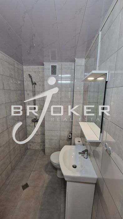 Дава се под наем Тристаен апартамент в Кърджали, Център - 70 кв.м за 280.5 € - Снимка #11