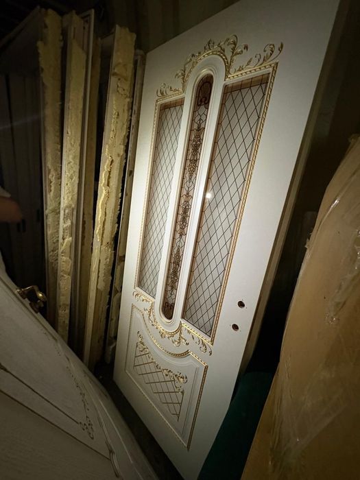 В продаже отличные двери