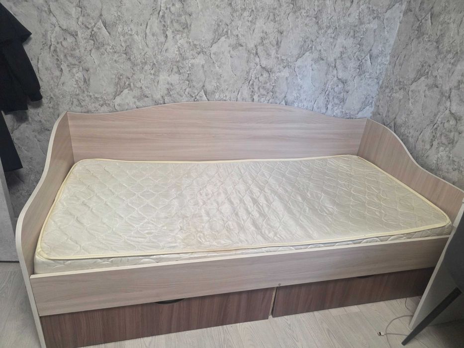 Продам односпальную кровать