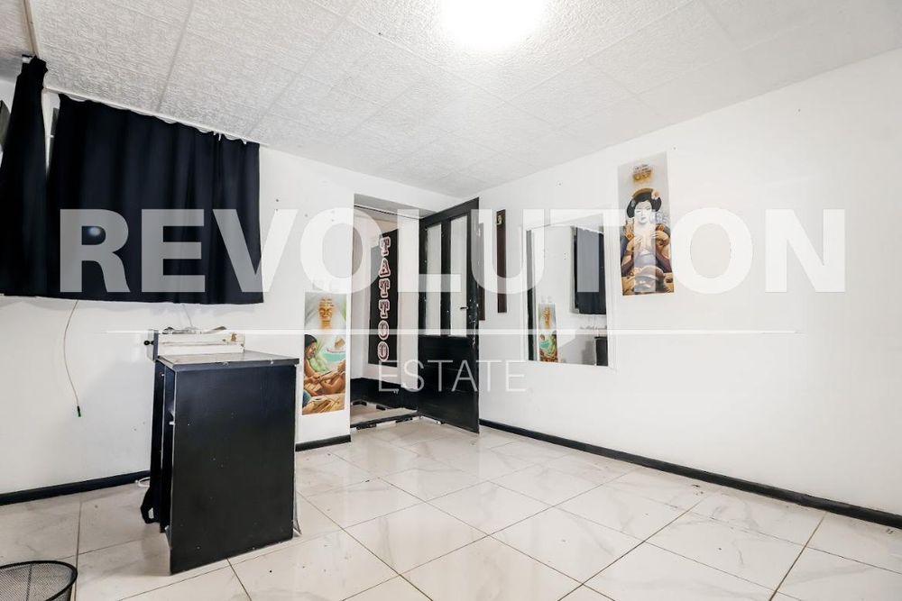 Дава се под наем Офис в Варна, Колхозен пазар - 30 кв.м за 300 € - Снимка #2