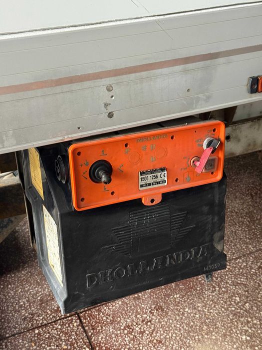 Boxa carosata cu lift hidraulic Dhollandia 750 KG