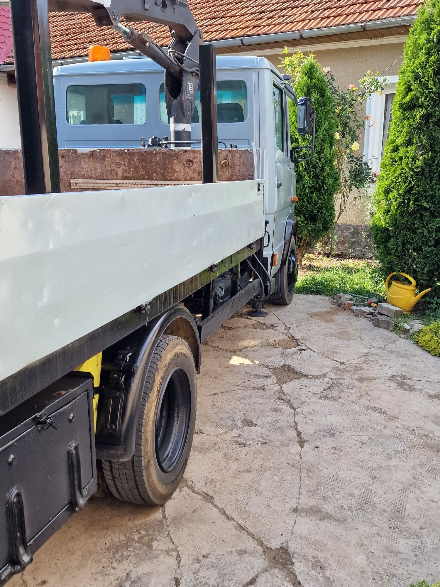 Mercedes 814D vario 7,5 t basculabil+macara cu rotitor,greifer lemn, c ...